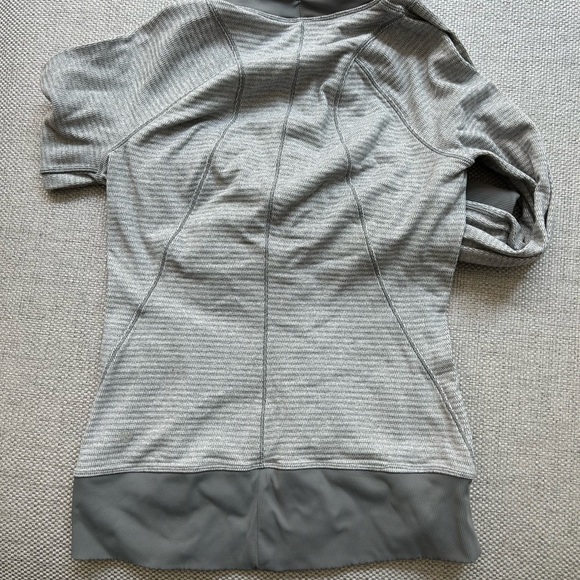 Lululemon pullover (size 4) - Picture 4 of 4